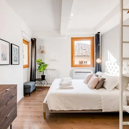 Guesthost - Cozy Gem In Santa Croce