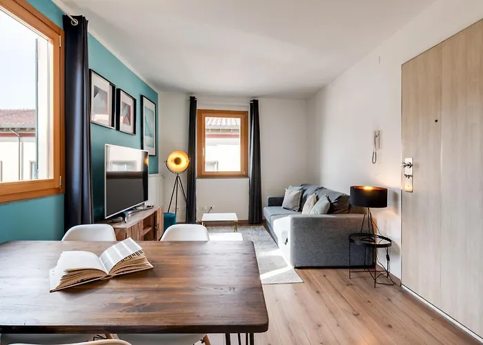 Guesthost - Cozy Gem In Santa Croce Florenz