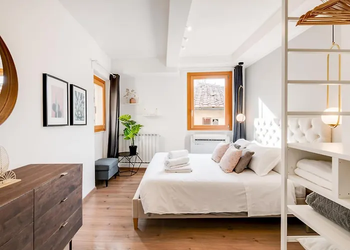 Guesthost - Cozy Gem In Santa Croce Apartment *